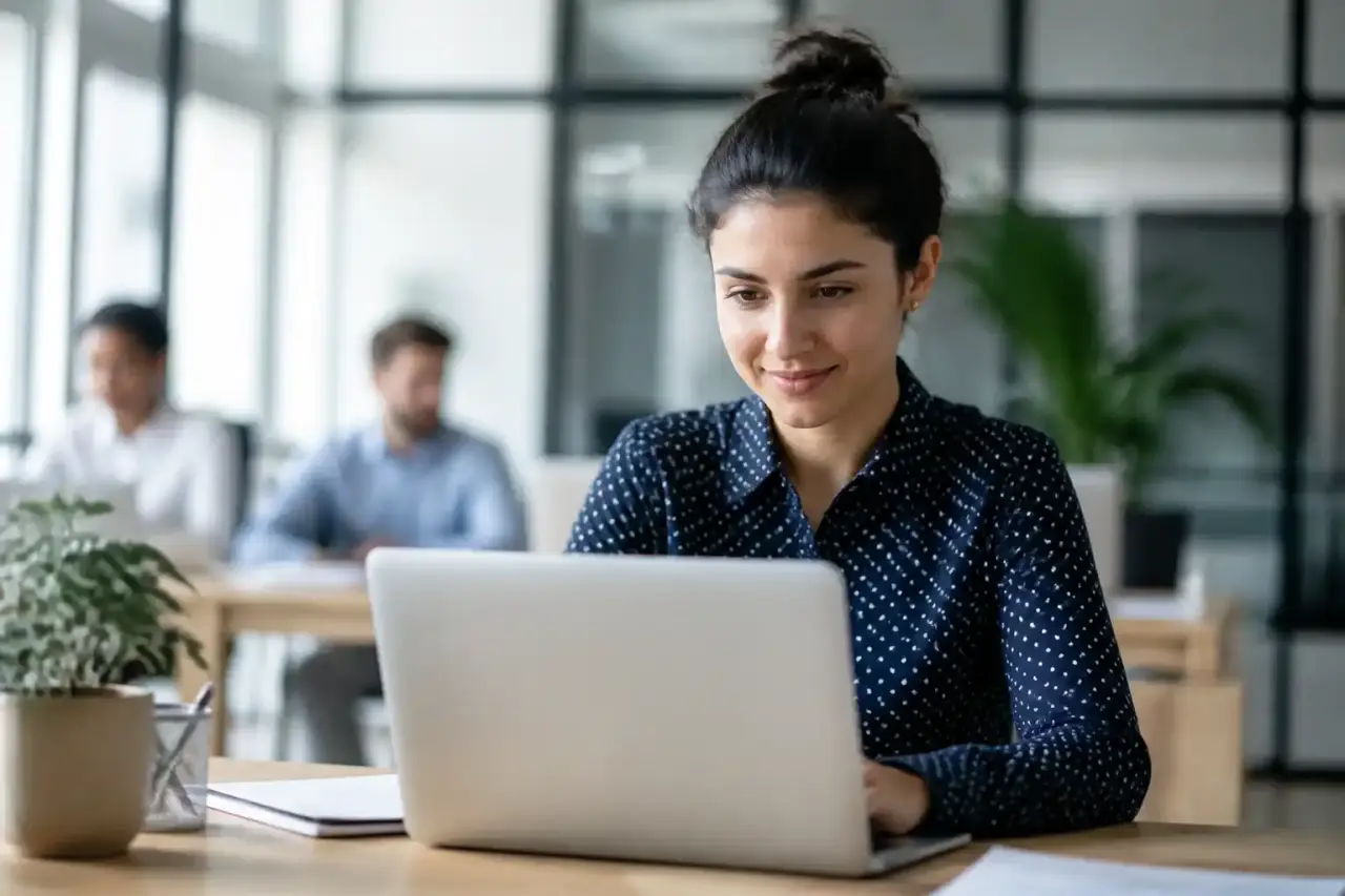 Illustration douce représentant des données RH transformées en indicateurs de bien-être au travail